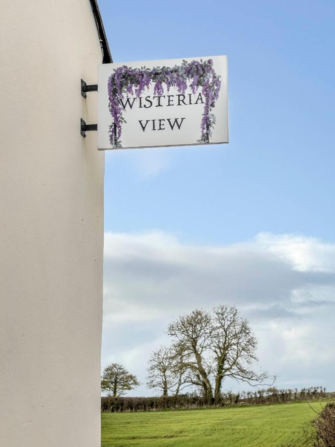 Wisteria View With Hottub & Cabin Sleeps 20 Chippenham  Exterior foto